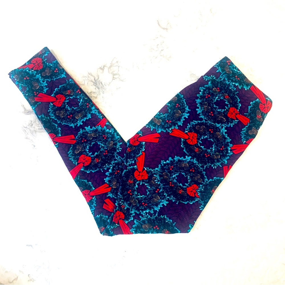 LuLaRoe Christmas Wreath Leggings - OS
